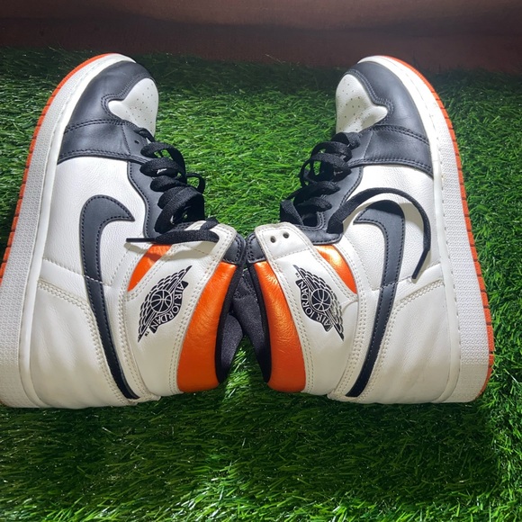 Jordan 1 Electro Orange - Picture 5 of 8